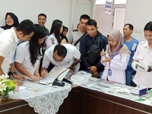 Seluruh Pegawai BNNP Kalteng melakukan Test Urine