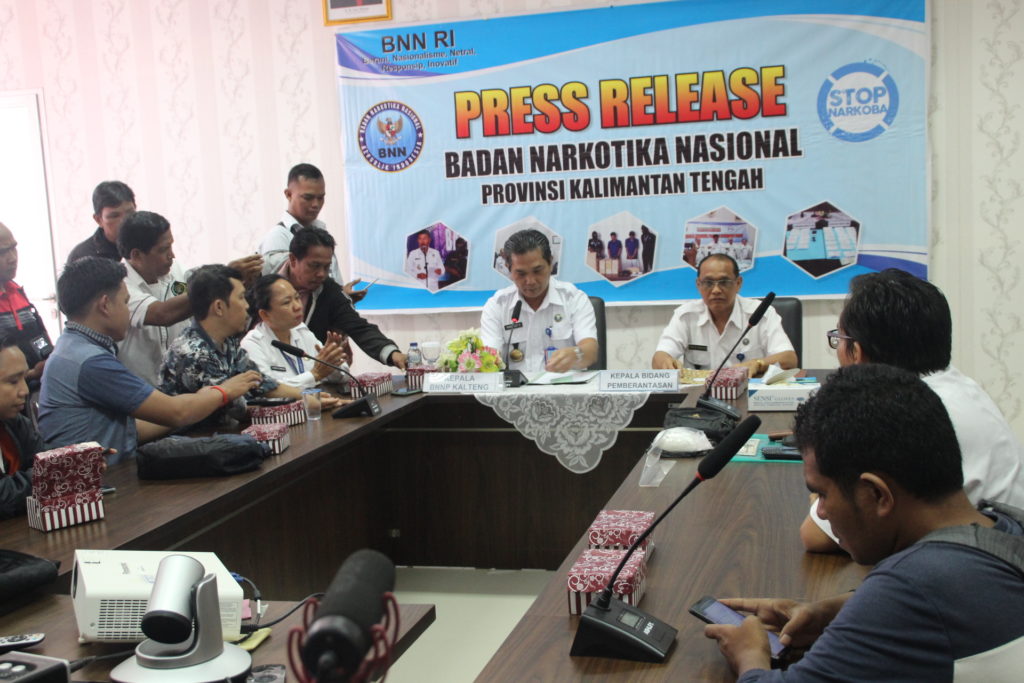 Dua Pria Bawa 400 Gram Sabu