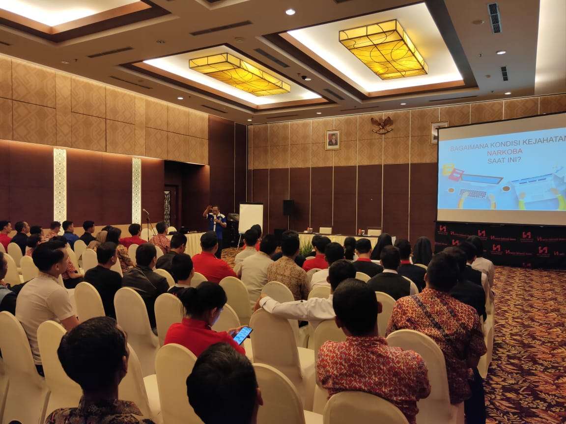 BNNP Kalteng Melakukan Sosialisasi Bahaya Narkoba di Swissbellhotel-danum Palangka Raya