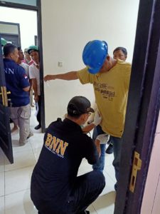 Deteksi Dini Melalui Tes Urine di PT. Dwie Warna Karya dan PT. Susantri Permai Kabupaten Kapuas Provinsi Kalteng