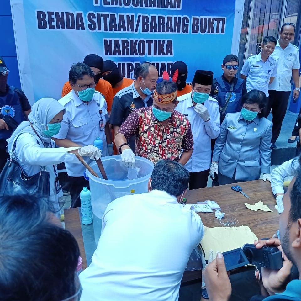 Pemusnahan barang bukti narkotika jenis Shabu dengan berat bersih 2.998,6 gram