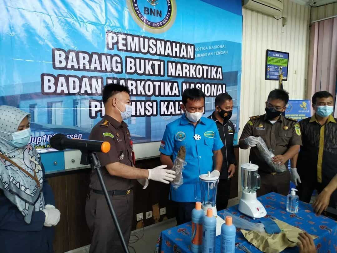 Kepala BNNP Kalteng mengikuti Upacara Virtual Peringatan HUT Bhayangkara ke-75