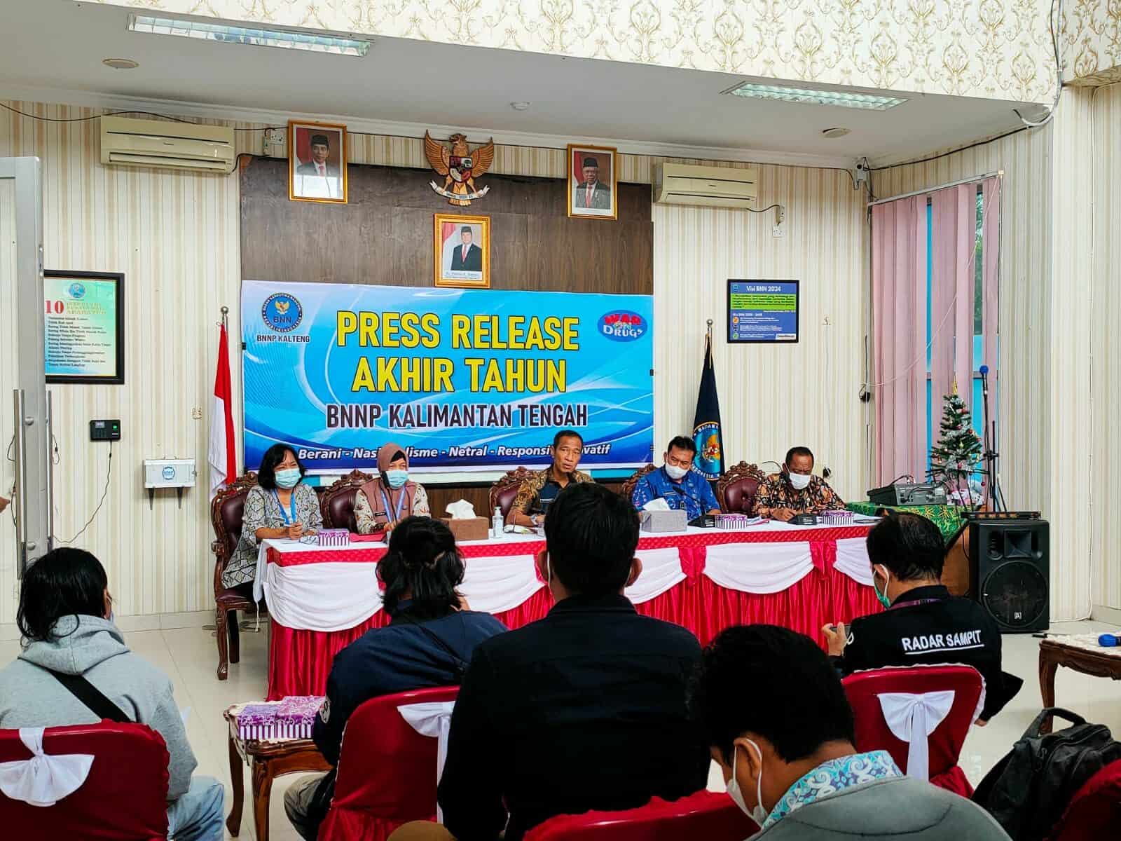 Kepala BNNP Kalteng Pimpin Kegiatan Press Release Akhir Tahun 2021