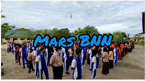 Kegiatan menggelorakan Mars BNN di Sekolah Menengah Umum